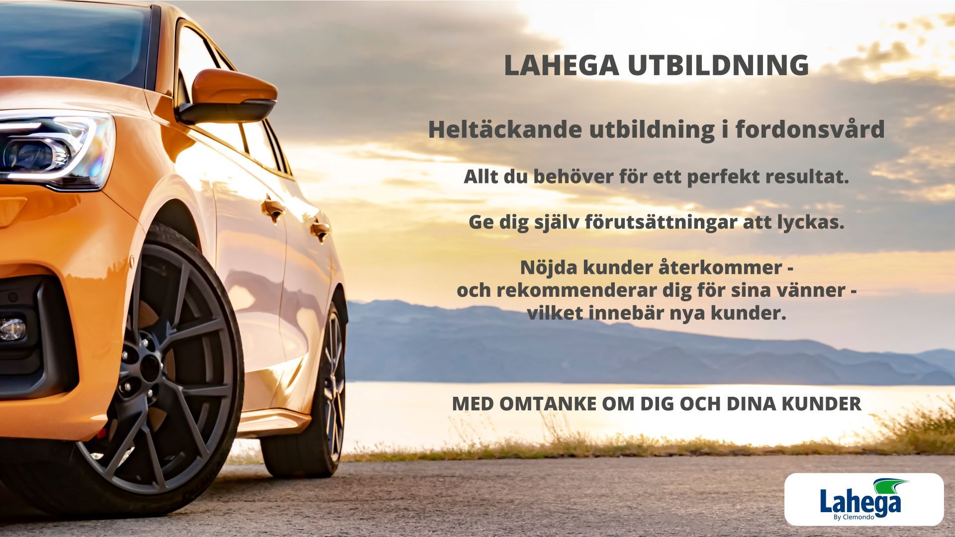 Parkerad bil med information om utbildning